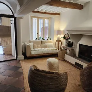  Bed & Breakfast La Belle Histoire Francia